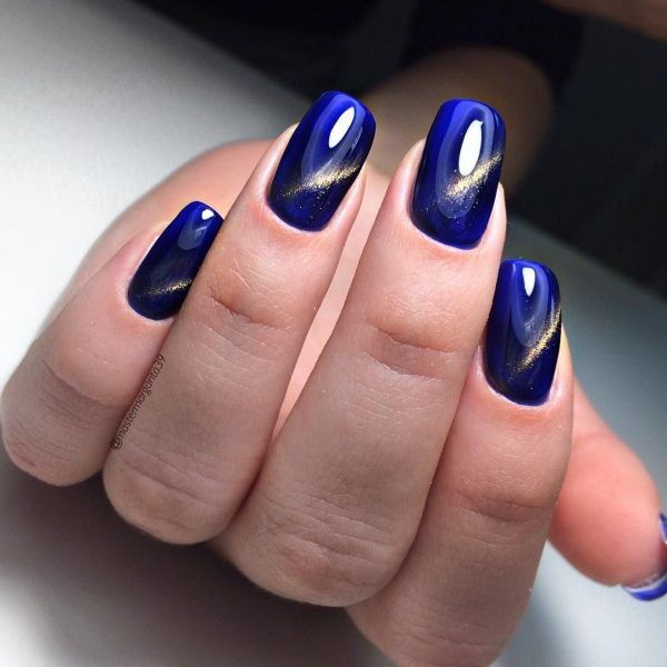 Дизайн ногтей синий с золотом (53 фото)