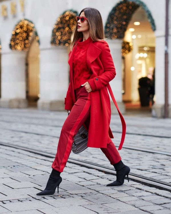 Модные красные пальто