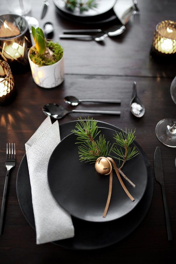 novogodnjaja-servirovka-stola-2023-v-stile-minimalizm